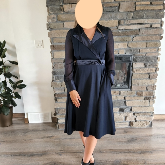 Elegant Evening Dress - Picture 1 of 2